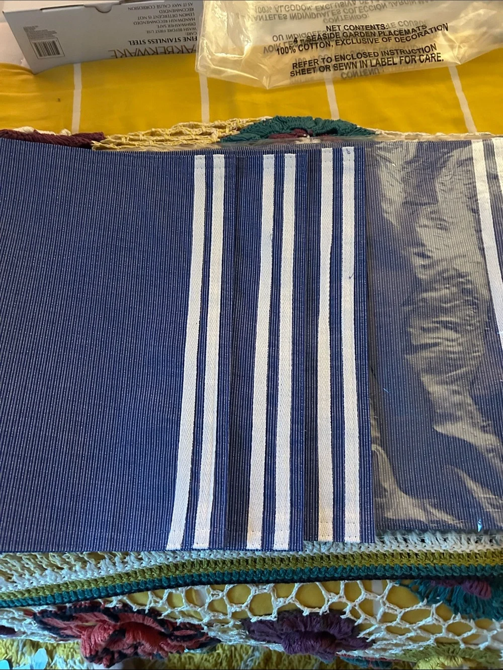 8 Seaside Gardens Placemats Beautiful Blue with White Trim